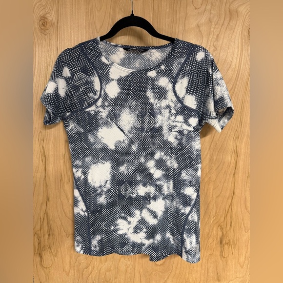 The North Face Top Womens Med Blue White Geometric Cloud Flash Dry Active Hike - Picture 1 of 4